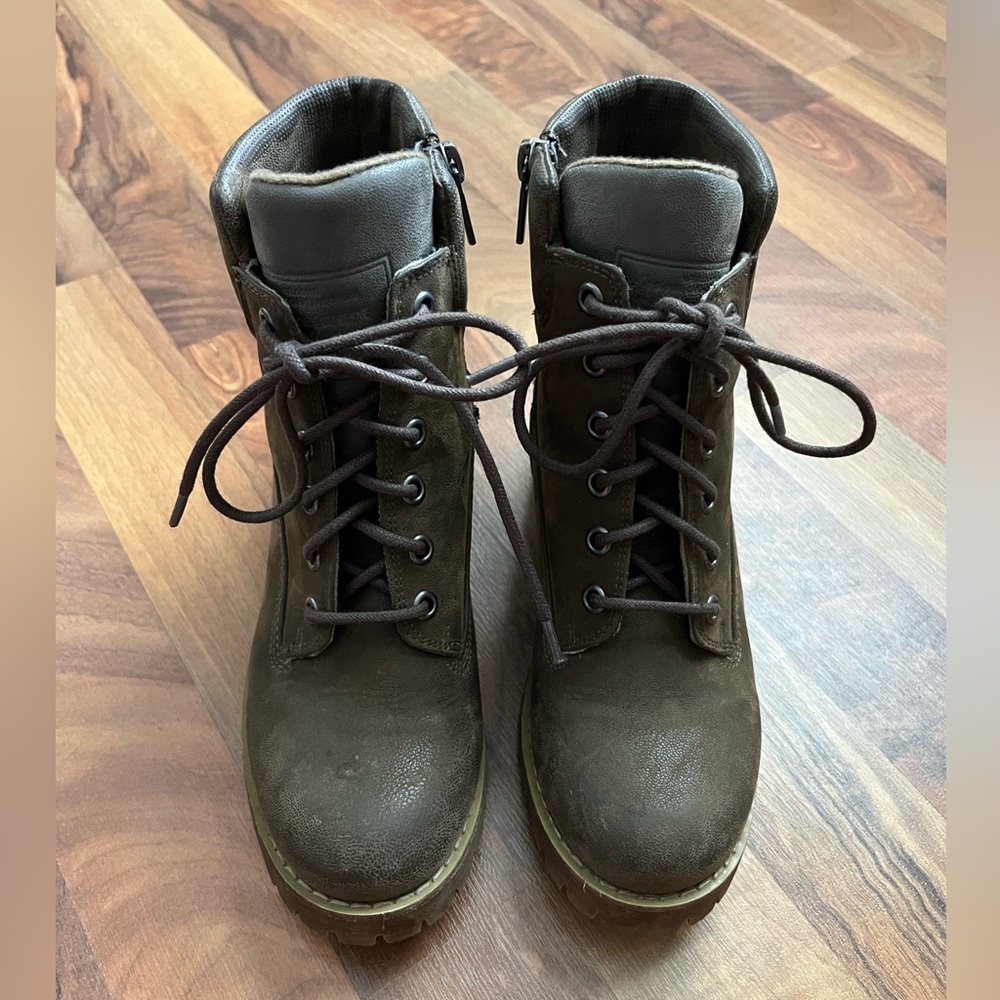 Crown Vintage Brown Lace-Up Ankle Boots - Picture 6 of 10